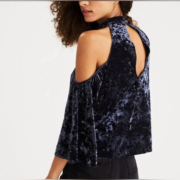 American Eagle Outfitters Crushed Velvet Cold Shoulder Swing Top Size Small NWT - Picture 2 of 11